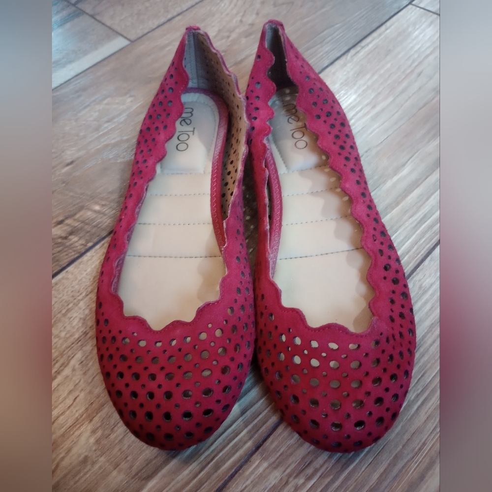 meToo Carlee Red Cut-out Scalloped Edge